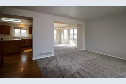 30 Bellita Dr, Pueblo, CO 81001 - Photo 5