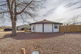 4 Bridgeport Cir, Pueblo, CO 81003 - Photo 3