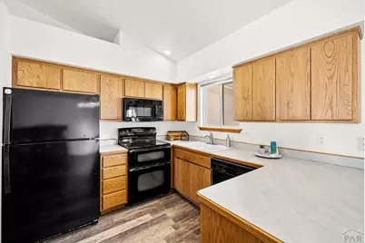 441 S Oak Creek Dr, Pueblo, CO 81007 - Photo 5