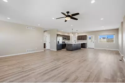 1619 N Calle Rosa Dr, Pueblo, CO 81007 - Photo 7