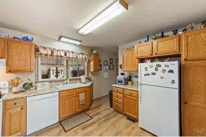 1614 Horseshoe Dr, Pueblo, CO 81001 - Photo 7