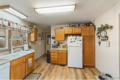 1614 Horseshoe Dr, Pueblo, CO 81001 - Photo 9