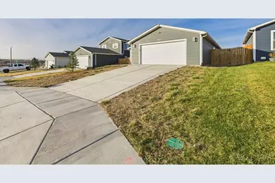 1424 Rivers Run Ave, Pueblo, CO 81001 - Photo 3