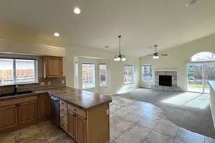 956 Peachcrest Dr, Pueblo, CO 81005 - Photo 3