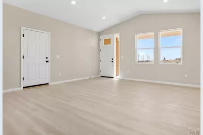 981 E Waverly Dr, Pueblo West, CO 81007 - Photo 5