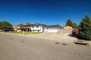 208 Starlite Dr, Pueblo, CO 81005 - Photo 3
