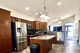 964 Peachcrest Dr, Pueblo, CO 81005 - Photo 7