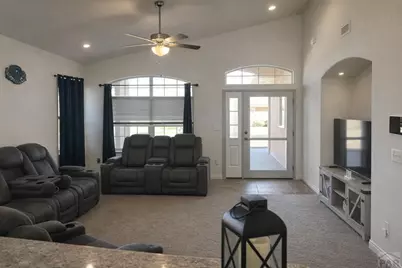 964 Peachcrest Dr, Pueblo, CO 81005 - Photo 3