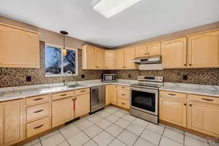 27 Trent Ct, Pueblo, CO 81005 - Photo 9