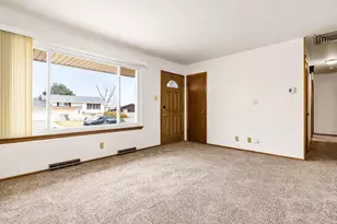 10 Regis Ln, Pueblo, CO 81005 - Photo 3