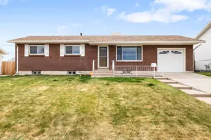 10 Regis Ln, Pueblo, CO 81005 - Photo 1