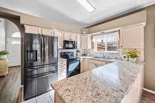 4724 Applecrest Dr, Pueblo, CO 81005 - Photo 5