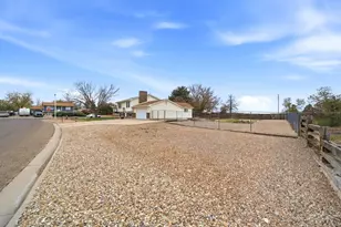 1722 Lincoln Ave, La Junta, CO 81050 - Photo 5