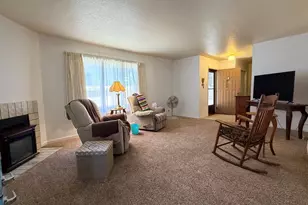 142 Douglas Ln, Pueblo, CO 81001 - Photo 5
