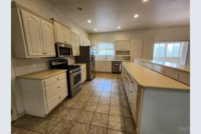 6055 Pine Bluff Dr, Pueblo, CO 81004 - Photo 5