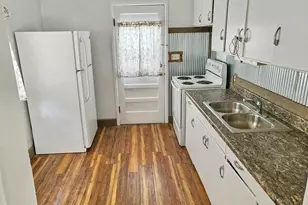 212 Cimarron, La Junta, CO 81050 - Photo 3