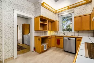 321 W 18th St, Pueblo, CO 81003 - Photo 11