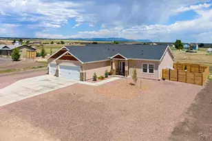 981 E Blackstone Dr, Pueblo, CO 81007 - Photo 3