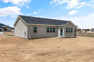 562 N Bayview Dr, Pueblo West, CO 81007 - Photo 37
