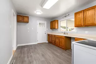 1707 Englewood Dr, Pueblo, CO 81005 - Photo 9