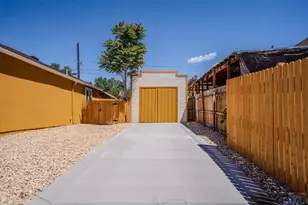 1605 E 10th St, Pueblo, CO 81001 - Photo 3