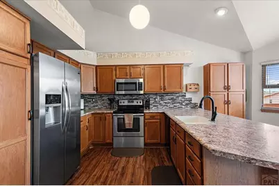1702 Kingsroyal Blvd, Pueblo, CO 81005 - Photo 7