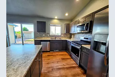3133 W 18th St, Pueblo, CO 81003 - Photo 9