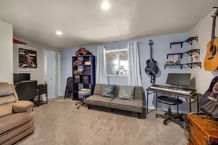 1259 S Winterhaven Dr, Pueblo West, CO 81007 - Photo 27