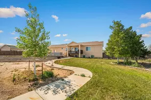 1165 W Meadowmoor Dr, Pueblo, CO 81007 - Photo 37