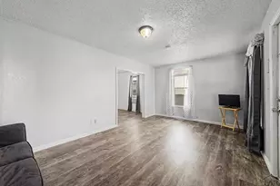 608 E 10th St, Pueblo, CO 81001 - Photo 5