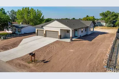 175 S Wiggins Dr, Pueblo West, CO 81007 - Photo 3