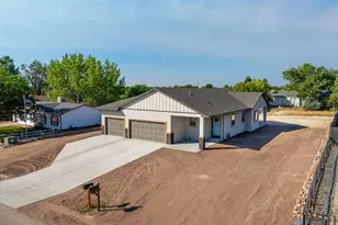175 S Wiggins Dr, Pueblo West, CO 81007 - Photo 3
