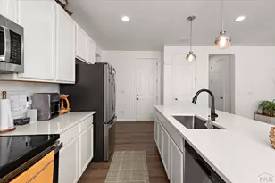 2212 Sunrise Ln, Pueblo, CO 81008 - Photo 5