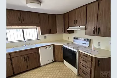 2002 E 10th St, Pueblo, CO 81001 - Photo 11