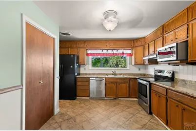 171 University Circle, Pueblo, CO 81005 - Photo 7