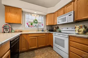 1008 Cherrycrest Dr, Pueblo, CO 81005 - Photo 7