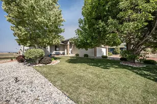 565 S Hook Dr, Pueblo West, CO 81007 - Photo 5