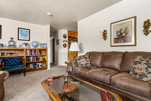 32 Loyola Ln, Pueblo, CO 81005 - Photo 5