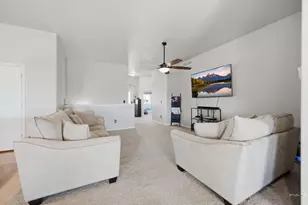 1073 W Mescalero Dr, Pueblo, CO 81007 - Photo 7