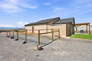 1073 W Mescalero Dr, Pueblo, CO 81007 - Photo 35