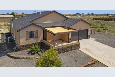 1073 W Mescalero Dr, Pueblo, CO 81007 - Photo 3