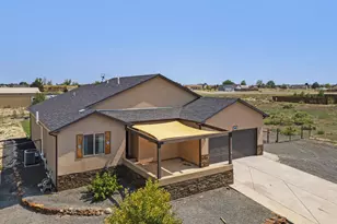 1073 W Mescalero Dr, Pueblo, CO 81007 - Photo 3