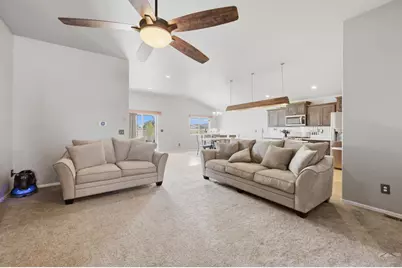 1073 W Mescalero Dr, Pueblo, CO 81007 - Photo 5