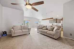 1073 W Mescalero Dr, Pueblo, CO 81007 - Photo 5