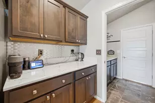 1073 W Mescalero Dr, Pueblo, CO 81007 - Photo 11
