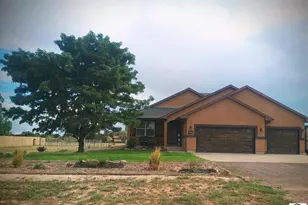 1140 W Shenandoah Dr, Pueblo West, CO 81007 - Photo 1