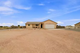 489 N Escondido Dr, Pueblo West, CO 81007 - Photo 3