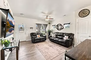 2101 O'Neal Cir, Pueblo, CO 81004 - Photo 3