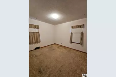 28 Mayhew Dr, Lamar, CO 81052 - Photo 11