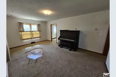 28 Mayhew Dr, Lamar, CO 81052 - Photo 5